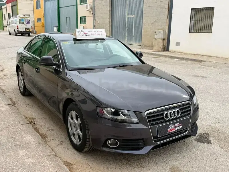 Usado Audi A4 143 CV (105 kW) 2009 Gris / plata Berlina