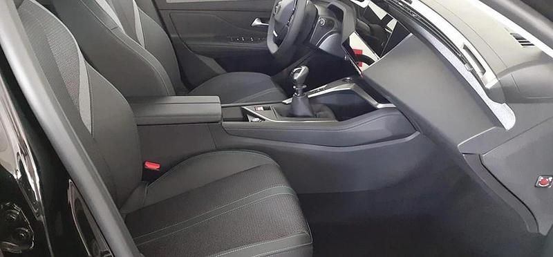 Usado Peugeot 308 Allure 131 CV (96 kW) 2023 Negro perla nera Familiar