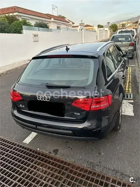 Usado Audi A4 170 CV (125 kW) 2011 Negro Familiar