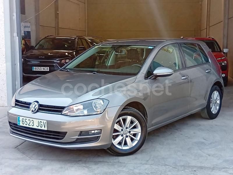 Usado VW Golf VII Advance 105 CV (77 kW) 2015 Gris / plata Berlina
