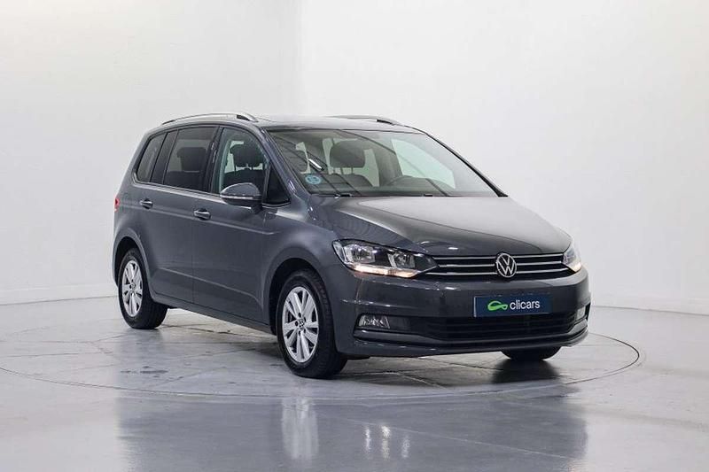 Usado VW Touran Advance 150 CV (110 kW) 2022 Gris Monovolumen