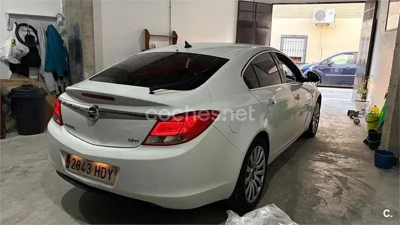 Usado Opel Insignia Cosmo 130 CV (95 kW) 2011 Blanco Berlina
