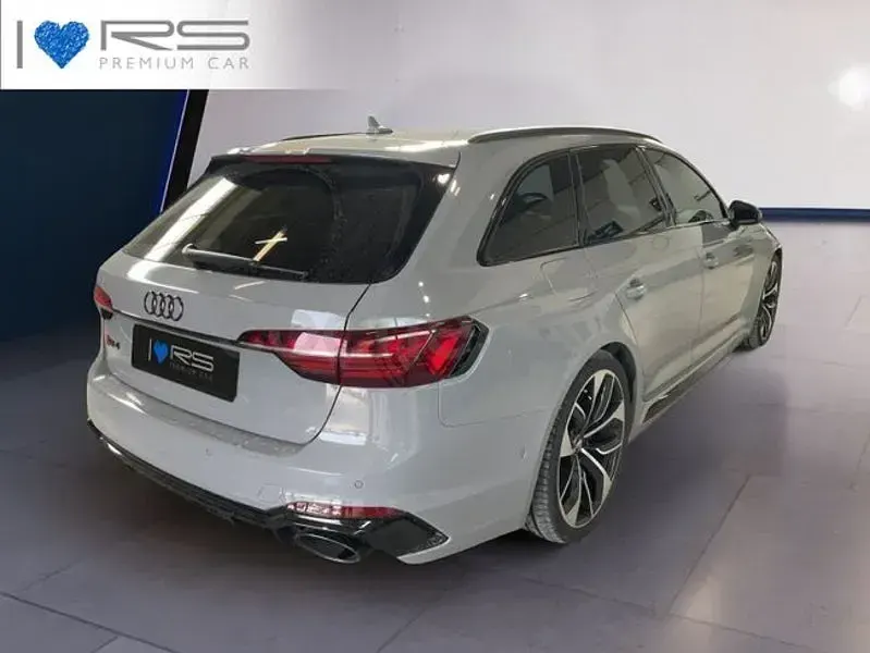 Usado Audi RS4 Sport 450 CV (330 kW) 2020 Gris / plata Familiar