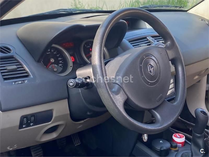 Usado Renault Mégane II Dynamique 98 CV (72 kW) 2003 Gris / plata Berlina