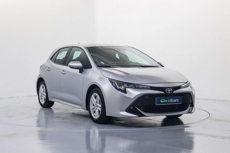 Usado Toyota Corolla Active 98 CV (72 kW) 2022 Plateado Berlina