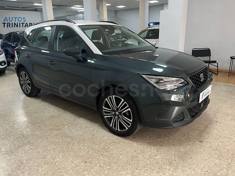Usado Seat Arona Xperience 110 CV (80 kW) 2022 Gris / plata SUV