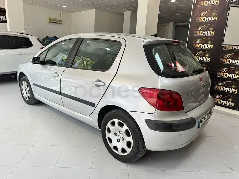 Usado Peugeot 307 110 CV (80 kW) 2003 Gris / plata Berlina