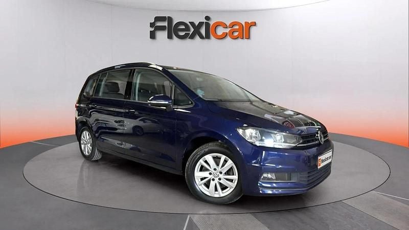 Usado VW Touran Business 122 CV (89 kW) 2021 Azul Monovolumen