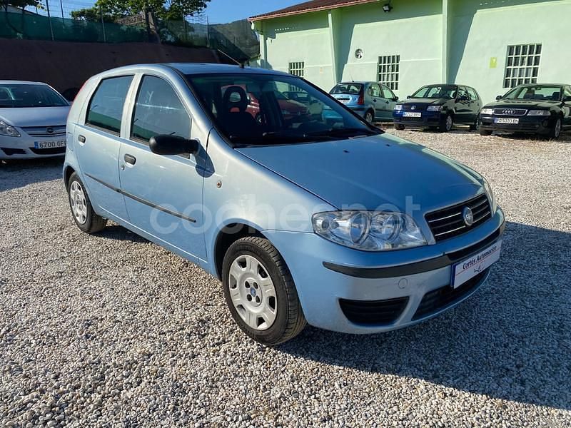 Usado Fiat Punto Dynamic 60 CV (44 kW) 2005 Azul Utilitario