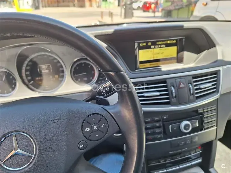 Usado Mercedes E220 Avantgarde 170 CV (125 kW) 2012 Azul Berlina