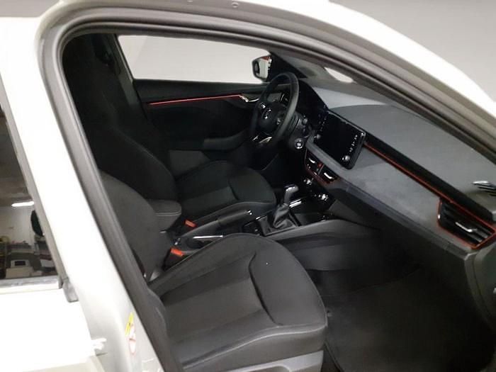 Usado Skoda Scala 115 CV (84 kW) 2024 Gris Utilitario