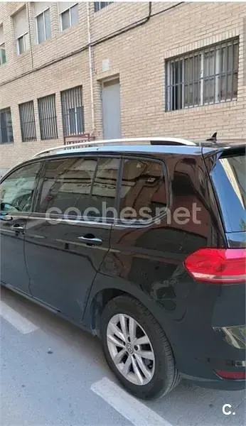 Usado VW Touran Advance 115 CV (84 kW) 2017 Negro Monovolumen
