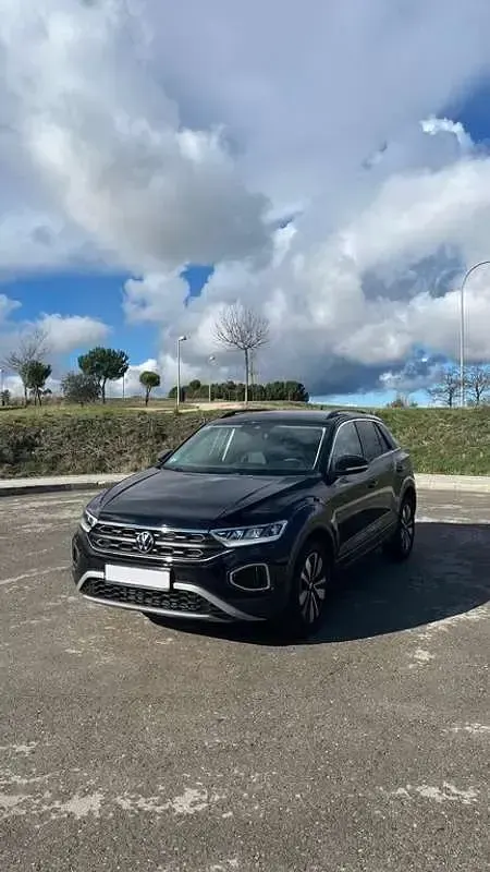 Usado VW T-Roc Business 116 CV (85 kW) 2025 Negro SUV