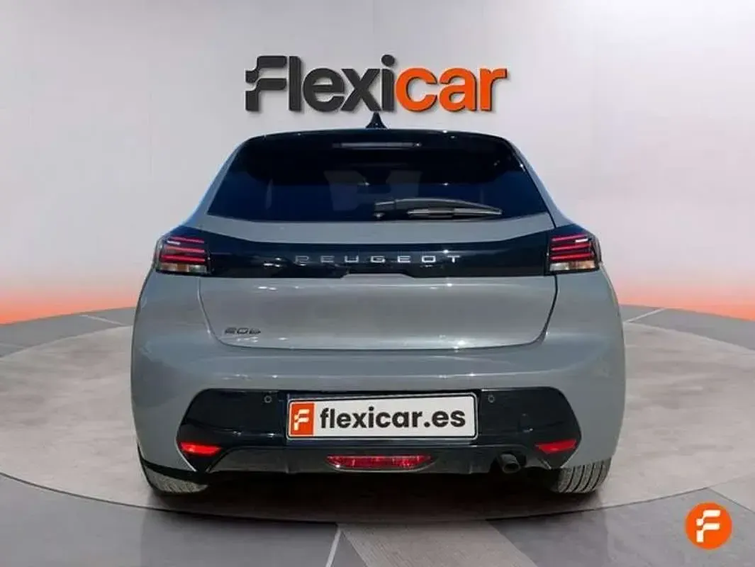 Usado Peugeot 208 Allure 101 CV (74 kW) 2025 Gris Utilitario