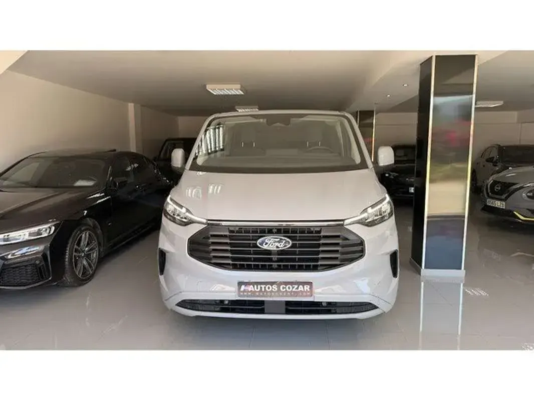 Usado Ford Transit Custom Limited 150 CV (110 kW) 2025 Gris Familiar