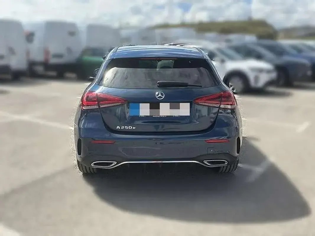 Usado Mercedes A250 218 CV (160 kW) 2023 Azul Berlina