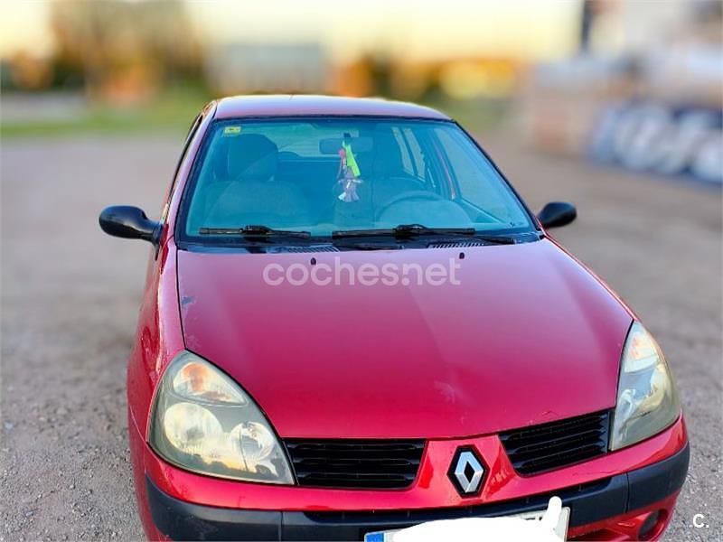 Usado Renault Clio II Authentique 65 CV (47 kW) 2004 Granate Berlina