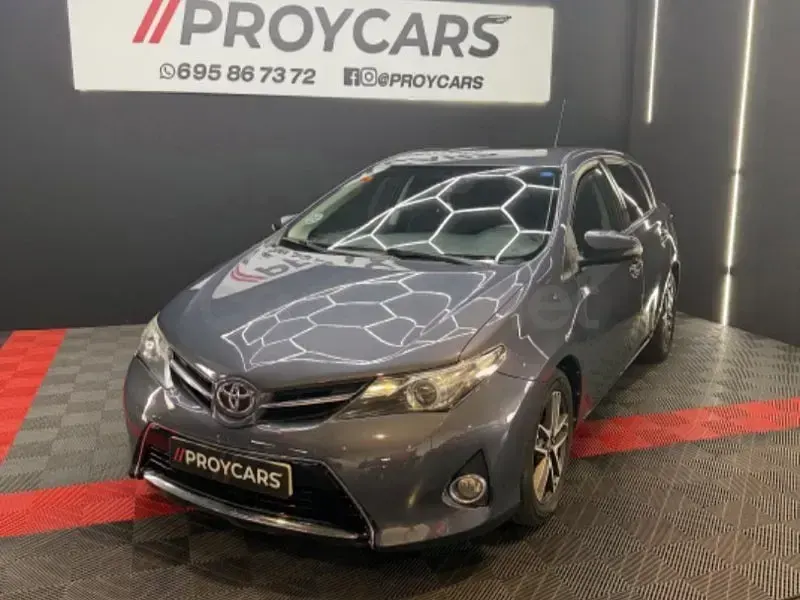 Usado Toyota Auris 90 CV (66 kW) 2015 Gris / plata Berlina
