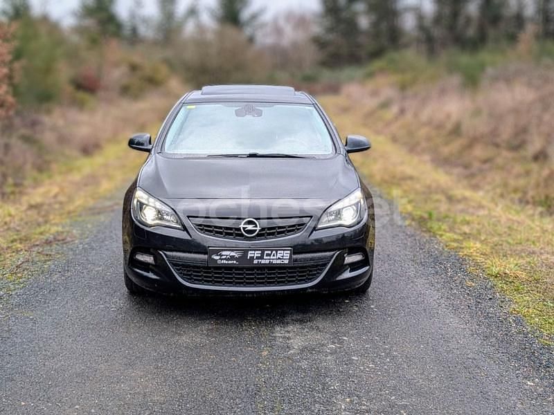 Usado Opel Astra Sportive 165 CV (121 kW) 2012 Negro Berlina