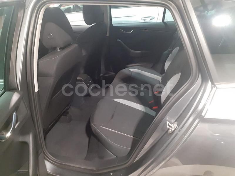 Usado Skoda Kamiq Selection 115 CV (84 kW) 2024 Gris / plata SUV