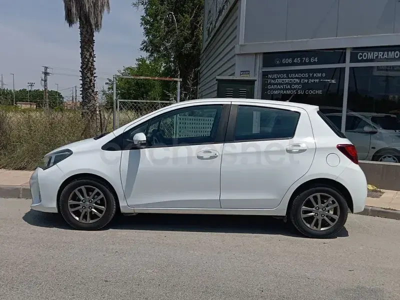 Usado Toyota Yaris City 69 CV (50 kW) 2015 Blanco Utilitario