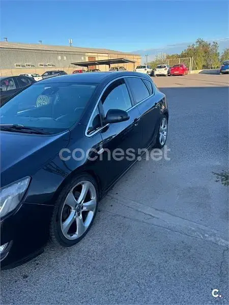 Usado Opel Astra Sport 160 CV (117 kW) 2011 Negro Berlina
