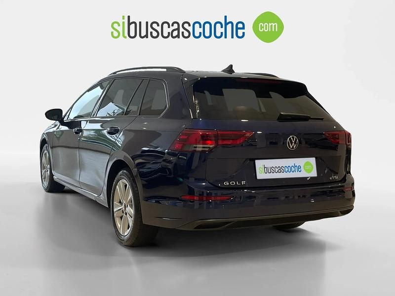 Usado VW Golf VIII Life 110 CV (80 kW) 2021 Azul Familiar