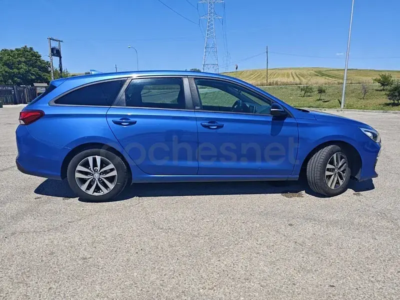 Usado Hyundai i30 GO! 120 CV (88 kW) 2018 Azul Berlina