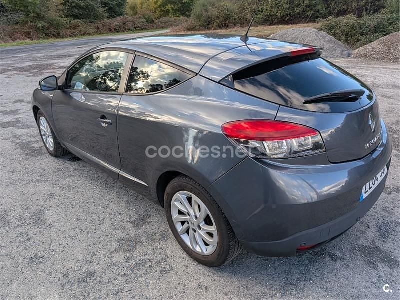 Gris / plata Usado 2015 Renault Mégane LIMITED Coupe | 7990 € (Buen precio) - Imagen 1/4