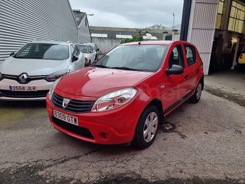 Usado Dacia Sandero Ambiance 75 CV (55 kW) 2010 Rojo Berlina