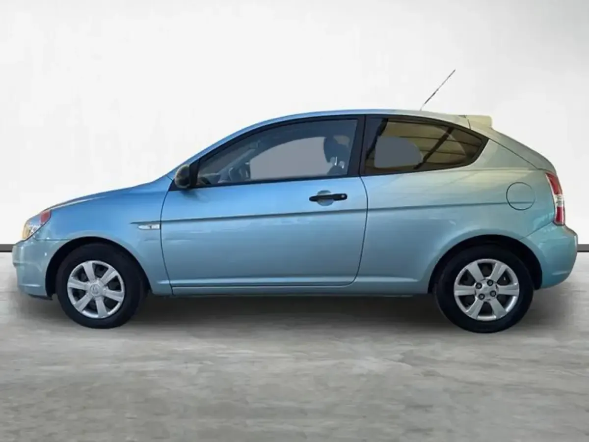 Usado Hyundai Accent 97 CV (71 kW) 2007 Azul Utilitario