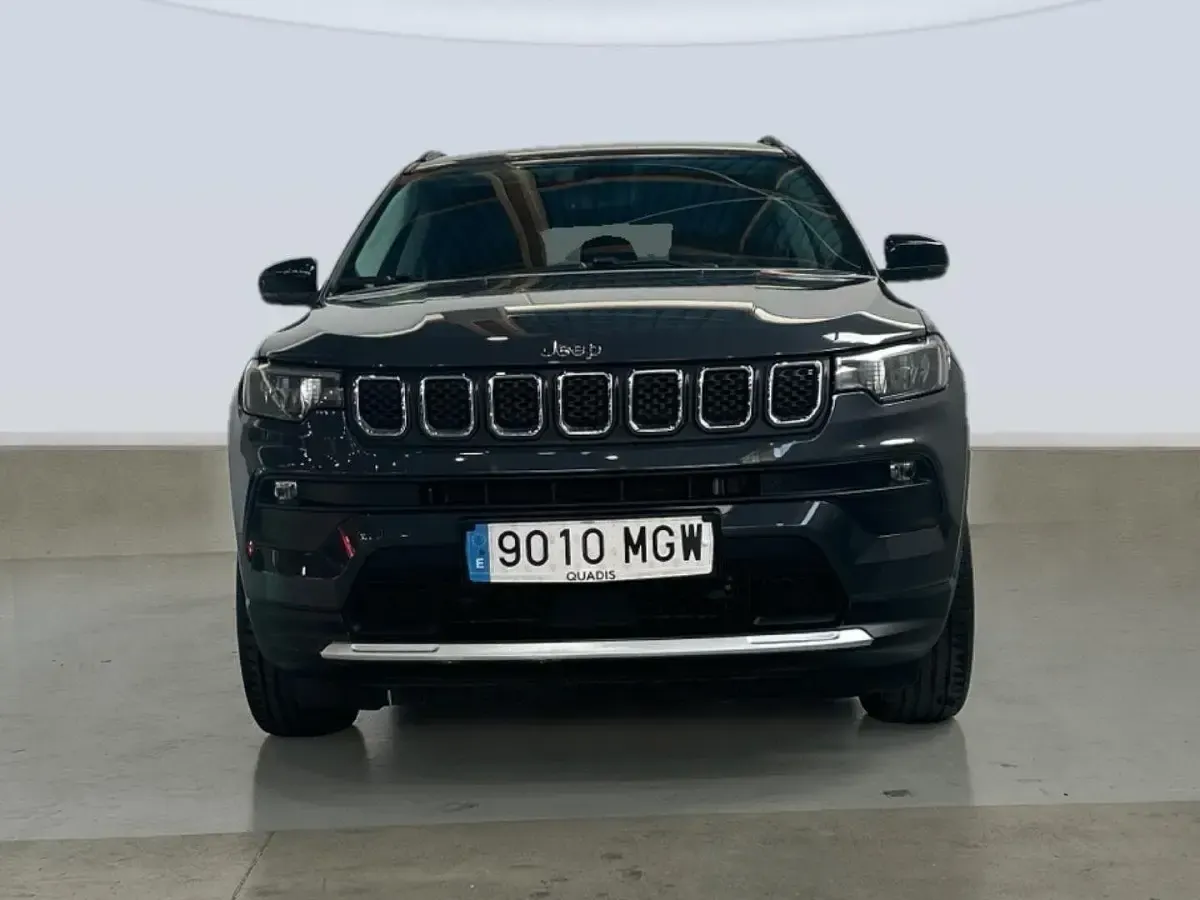 Usado Jeep Compass Limited 131 CV (96 kW) 2023 Gris SUV