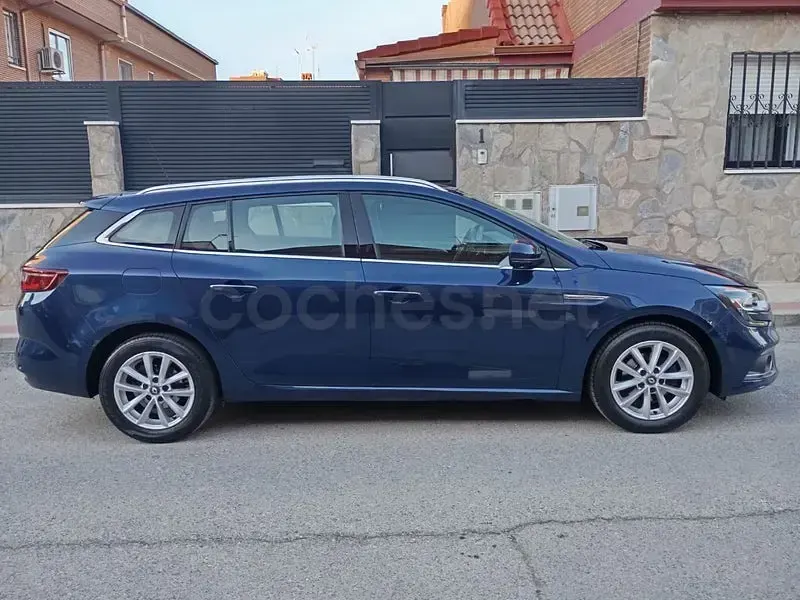 Usado Renault Mégane GrandTour Zen 110 CV (80 kW) 2016 Azul Familiar