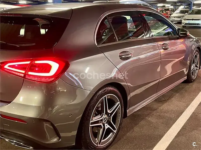 Usado Mercedes A180 109 CV (80 kW) 2019 Gris / plata Berlina