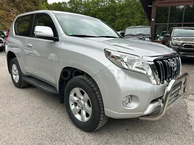 Usado Toyota Land Cruiser 177 CV (130 kW) 2017 Gris / plata SUV