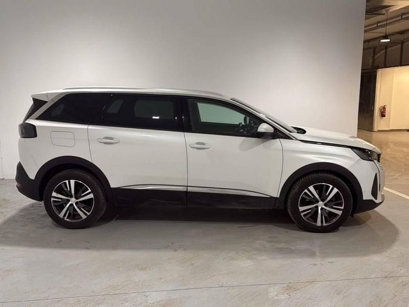 Usado Peugeot 5008 Allure 130 CV (95 kW) 2021 Blanco SUV