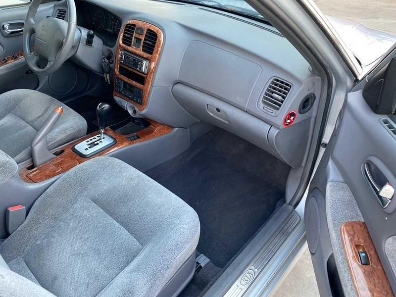 Käytetty Kia Magentis 168 HP (123 kW) 2003 Harmaa Sedan