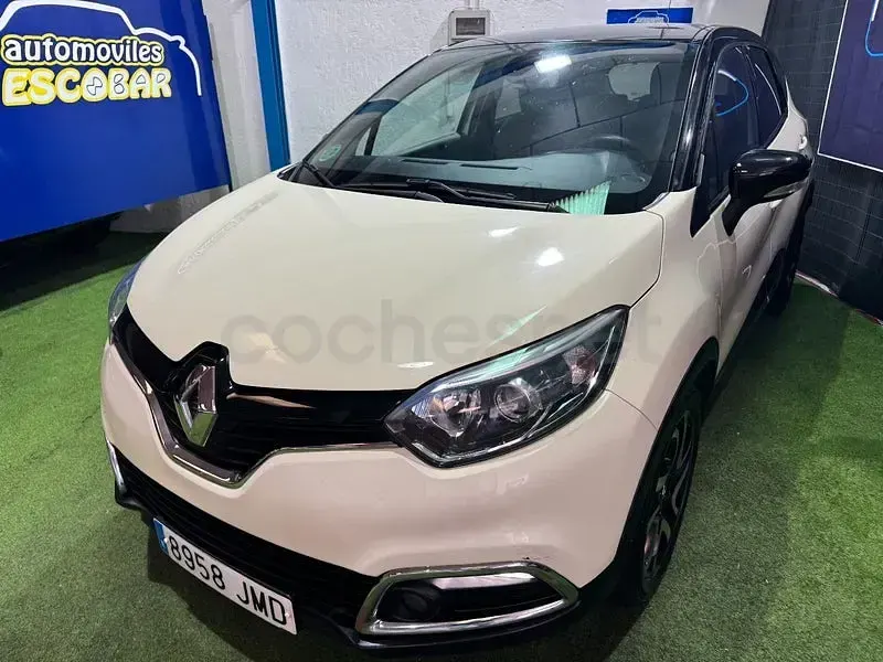 Usado Renault Captur Intens 90 CV (66 kW) 2016 Beige SUV