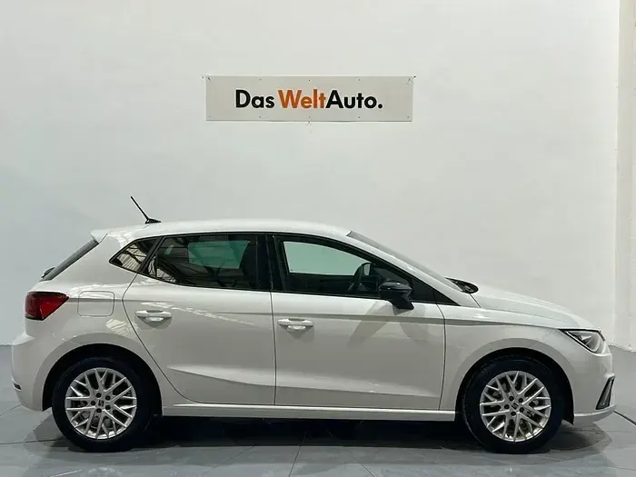 Usado Seat Ibiza 115 CV (84 kW) 2025 Blanco Utilitario