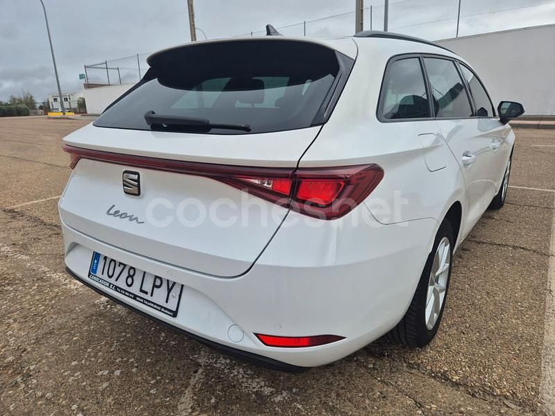 Usado Seat Leon Reference 115 CV (84 kW) 2021 Blanco Berlina