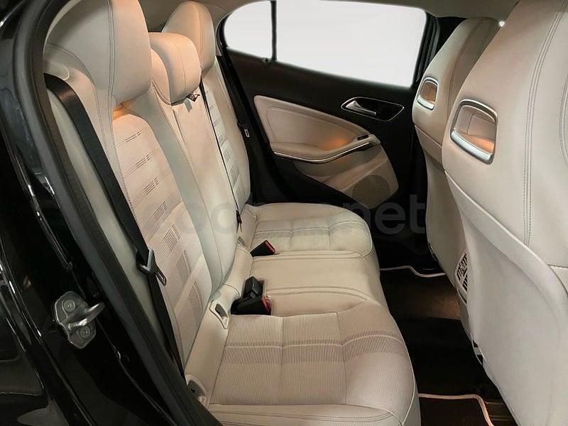 Usado Mercedes GLA180 122 CV (89 kW) 2018 Negro SUV