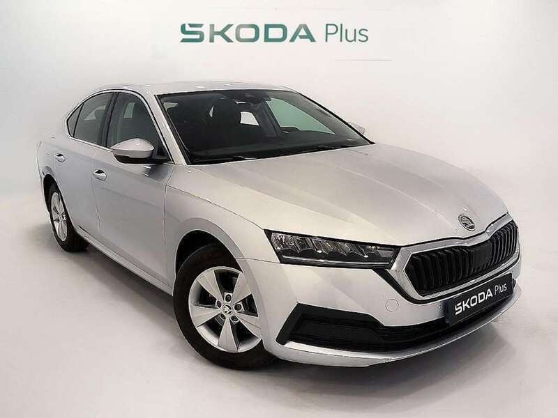 Plateado Usado 2022 Skoda Octavia Ambition Utilitario | 23.750 € (Precio justo) - Imagen 1/4
