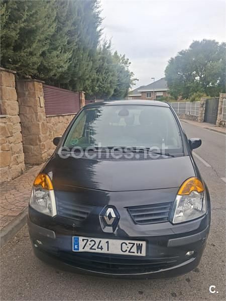 Negro Usado 2004 Renault Modus Privilege Monovolumen | 1900 € - Imagen 1/4