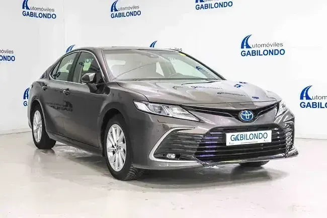 Käytetty Toyota Camry Advance 218 HP (160 kW) 2021 Ruskea Sedan