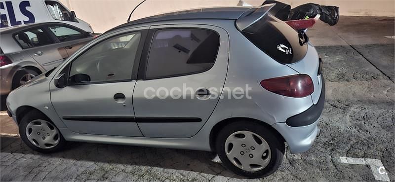 Usado Peugeot 206 90 CV (66 kW) 2000 Azul Berlina