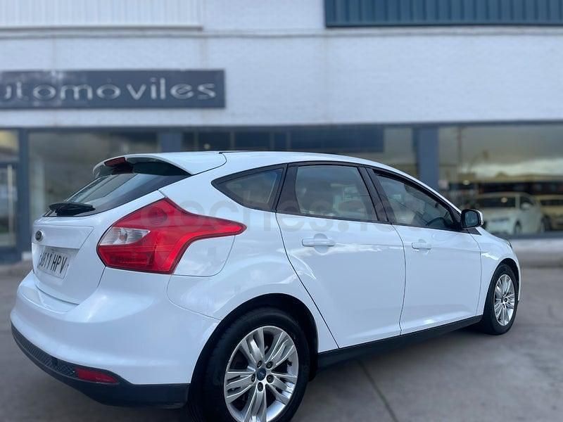 Usado Ford Focus Trend 115 CV (84 kW) 2014 Blanco Berlina