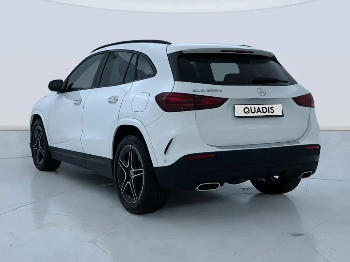Usado Mercedes GLA200 150 CV (110 kW) 2025 Blanco SUV