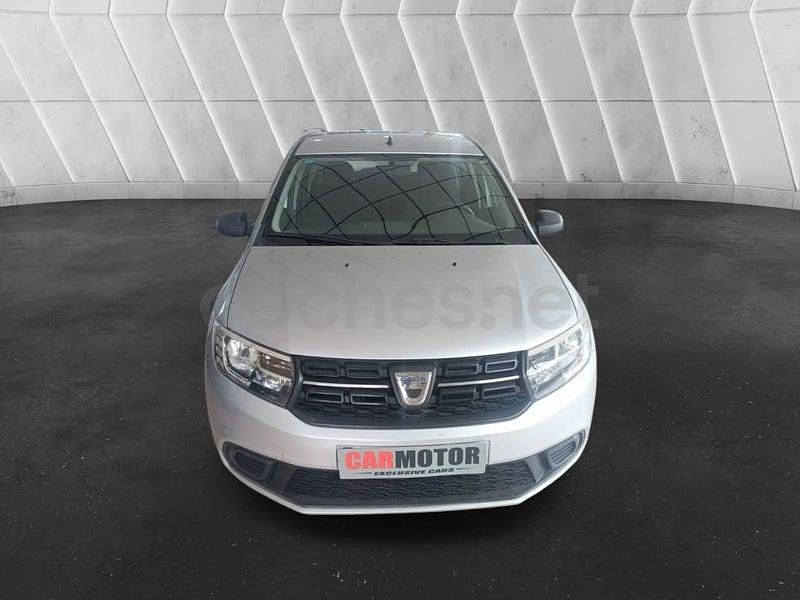 Usado Dacia Sandero Acces 73 CV (53 kW) 2018 Gris / plata Berlina