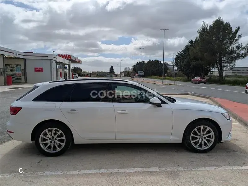 Usado Audi A4 170 CV (125 kW) 2018 Blanco Familiar