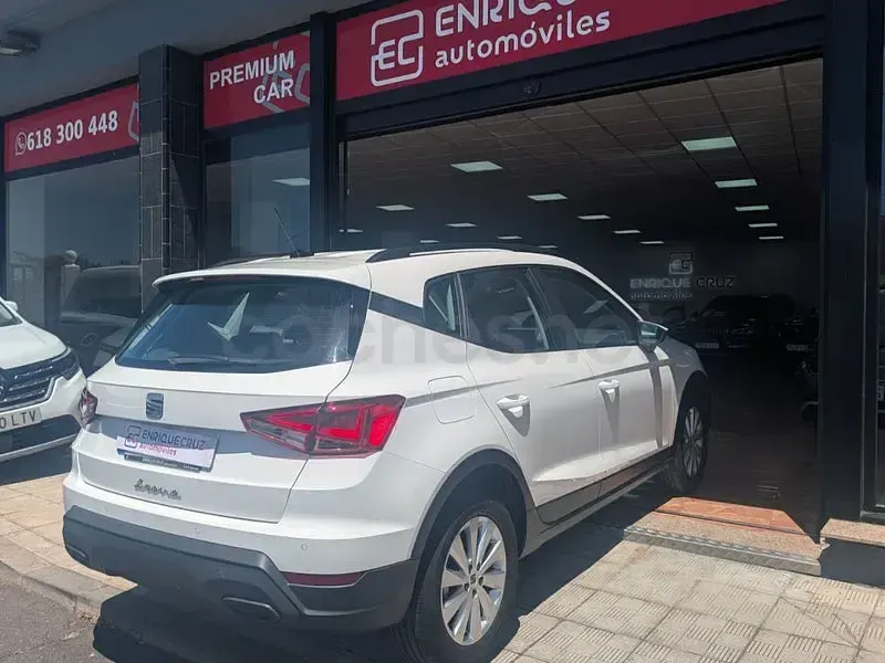 Usado Seat Arona Style 110 CV (80 kW) 2023 Blanco SUV